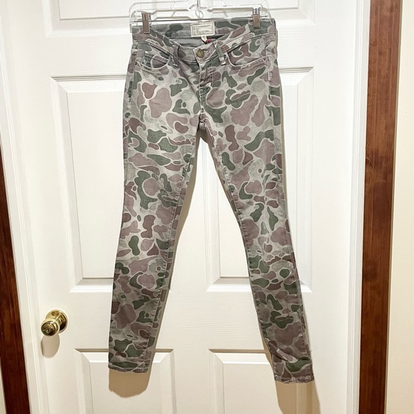 Current/Elliott The Ankle Skinny Y2K Low Rise Camouflage Jeans - Picture 2 of 5